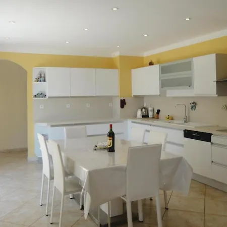 4 Bedroom Cozy In Grau D'agde