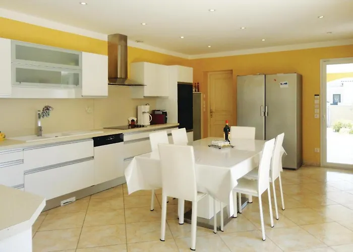 4 Bedroom Cozy In Grau D'agde Сasa de vacaciones *