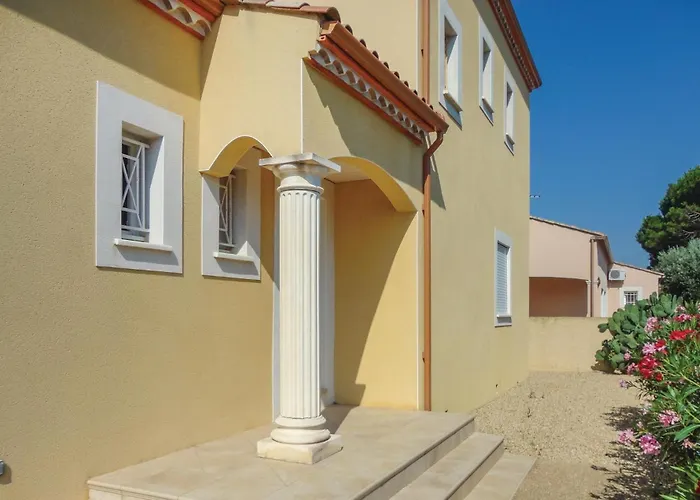 4 Bedroom Cozy In Grau D'agde