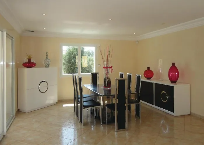 4 Bedroom Cozy In Grau D'agde