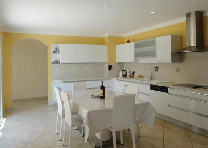 4 Bedroom Cozy In Grau D'agde
