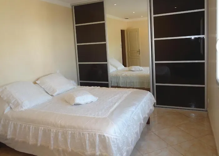 4 Bedroom Cozy In Grau D'agde