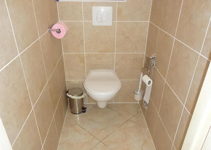 4 Bedroom Cozy In Grau D'agde *