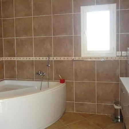 בית נופש 4 Bedroom Cozy In Grau D'agde Le Grau-dʼAgde