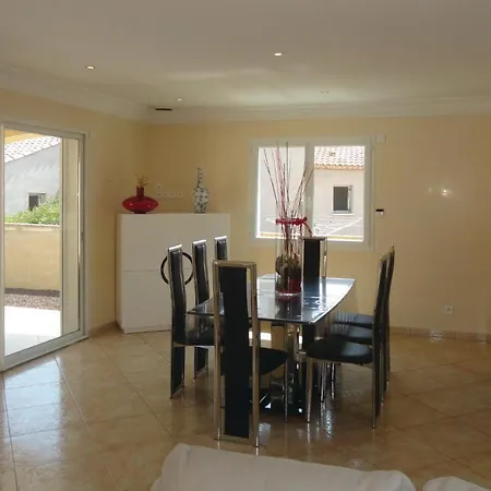 Holiday home 4 Bedroom Cozy In Grau Dagde