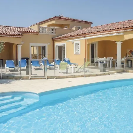 4 Bedroom Cozy In Grau Dagde Holiday home *