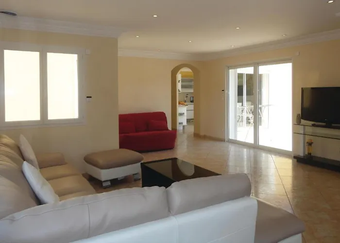 4 Bedroom Cozy In Grau D'agde Holiday home