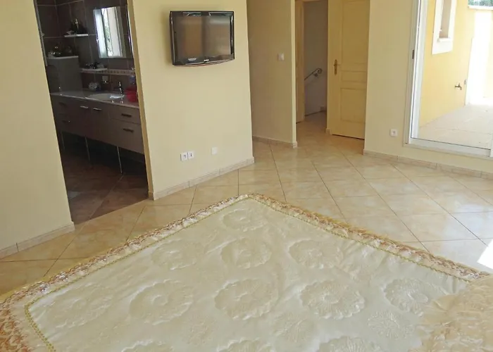 4 Bedroom Cozy In Grau D'agde * Le Grau-d'Agde