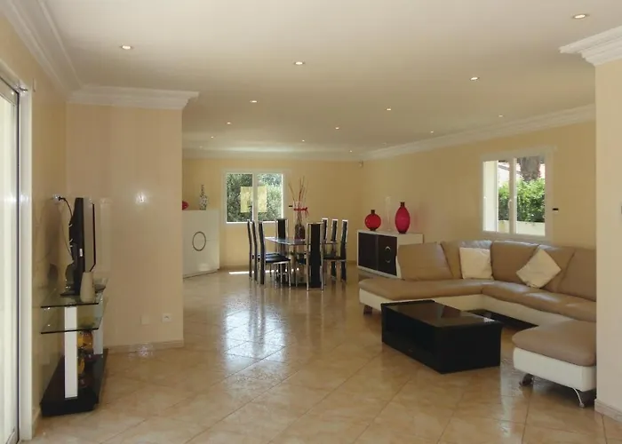 4 Bedroom Cozy In Grau D'agde * Le Grau-d'Agde