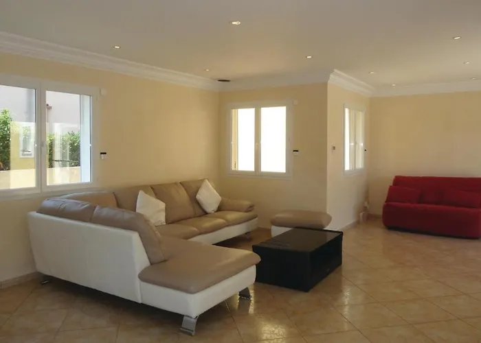 4 Bedroom Cozy In Grau D'agde Holiday home Le Grau-d'Agde