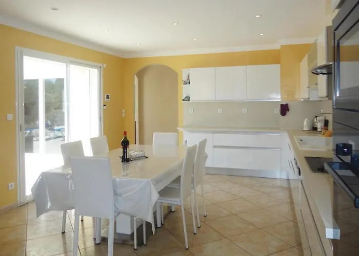 Holiday home 4 Bedroom Cozy In Grau D'agde